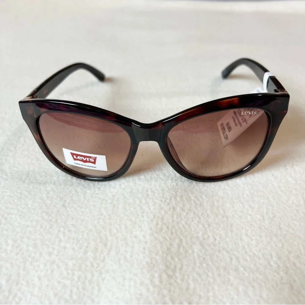 Levi’s women sunglasses
